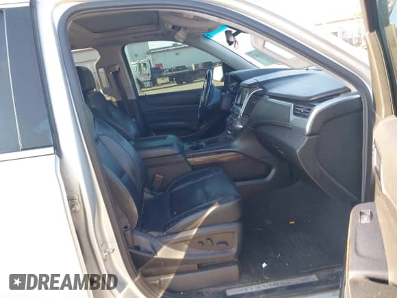 2020 Chevrolet Suburban LT with VIN 1GNSKHKC6LR304885, listed as a IAAI auction lot 43213423 with 179,235 mi miles and . Bid and sale history available at DreamBid. Image 5.