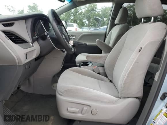 2017 Toyota Sienna LE Auto Access Seat с VIN 5TDKZ3DC0HS794673, выставлен на аукционе Copart как лот 67508065 с пробегом 65 155 миль миль и Списание • Salvage title. История ставок и продаж доступна на DreamBid. Изображение 7.