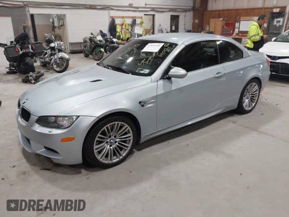 2011 BMW M3 z VIN WBSDX9C56BE584895, wystawiony jako IAAI lot #43533940 z przebiegiem 149 547 mil mil oraz . Historia ofert i sprzedaży dostępna na DreamBid. Obrazek 17.