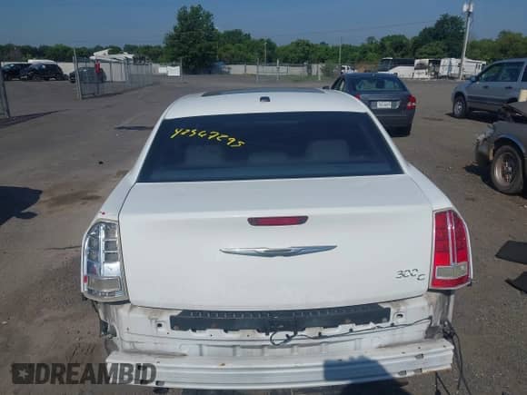 2011 Chrysler 300 C с VIN 2C3CA6CT4BH598972, выставлен на аукционе IAAI как лот 42567295 с пробегом 182 419 миль миль и . История ставок и продаж доступна на DreamBid. Изображение 17.