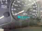 2002 GMC Sierra 1500 SLE z VIN 1GTEK14T22Z282327, wystawiony jako Copart lot #68859635 z przebiegiem 222 012 mil mil oraz Szkoda całkowita • Salvage title. Historia ofert i sprzedaży dostępna na DreamBid. Obrazek 9.