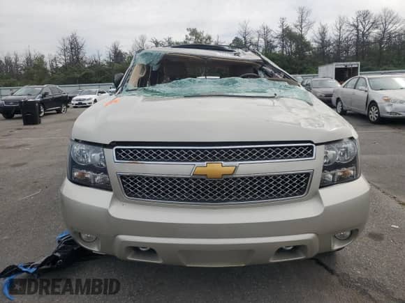2014 Chevrolet Suburban LTZ with VIN 1GNSKKE75ER205280, listed as a Copart auction lot 71473625 with Not provided miles and Salvage title. Bid and sale history available at DreamBid. Image 5.