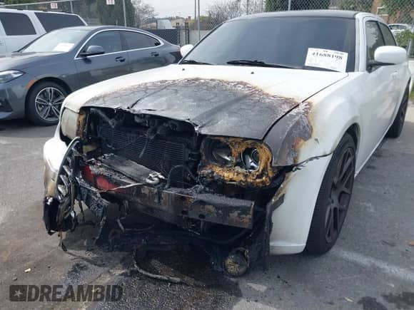 2007 Chrysler 300 C SRT-8 with VIN 2C3LA73W17H659735, listed as a IAAI auction lot 41688198 with 132,785 mi miles and . Bid and sale history available at DreamBid. Image 6.