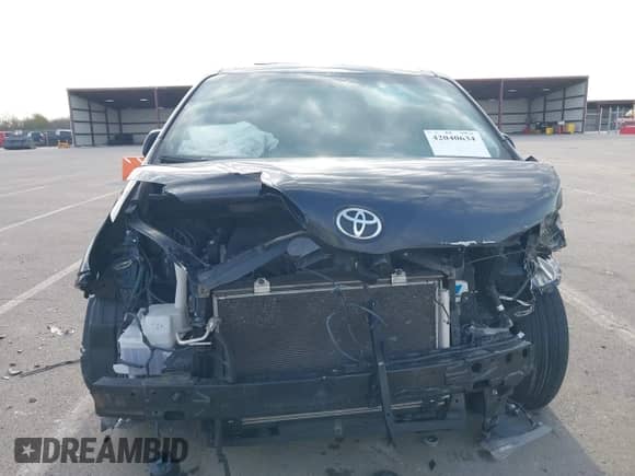 2017 Toyota Sienna SE with VIN 5TDXZ3DC5HS784243, listed as a IAAI auction lot 42040634 with 172,535 mi miles and . Bid and sale history available at DreamBid. Image 6.