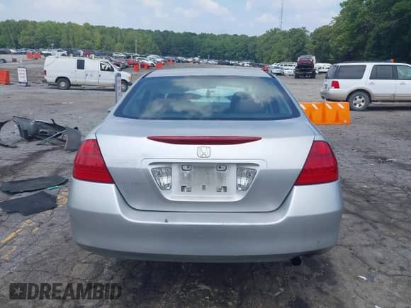 2007 Honda Accord LX с VIN 3HGCM56447G700961, выставлен на аукционе IAAI как лот 43037520 с пробегом 249 034 миль миль и . История ставок и продаж доступна на DreamBid. Изображение 17.
