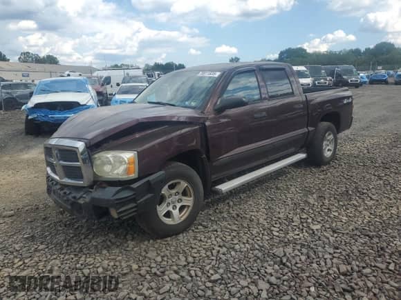 2005 Dodge Dakota SLT с VIN 1D7HW48K75S209767, выставлен на аукционе Copart как лот 70811835 с пробегом 110 689 миль миль и Списание • Salvage title. История ставок и продаж доступна на DreamBid. Изображение 1.