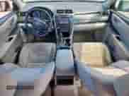 2017 Toyota Camry XLE z VIN 4T1BF1FK6HU769821, wystawiony jako Copart lot #69272995 z przebiegiem 121 113 mil mil oraz Czysty tytuł • Clean title. Historia ofert i sprzedaży dostępna na DreamBid. Obrazek 8.