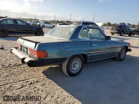 1982 Mercedes-Benz SL with VIN WDB10704612001035, listed as a Copart auction lot 44322725 with 62,912 mi miles and Clean title. Bid and sale history available at DreamBid. Image 3.