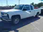 1998 Chevrolet Silverado 1500 z VIN 1GCEC19M2WR124476, wystawiony jako IAAI lot #43159488 z przebiegiem 152 969 mil mil oraz . Historia ofert i sprzedaży dostępna na DreamBid. Obrazek 2.