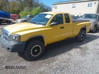 2006 Dodge Dakota ST with VIN 1D7HE22N36S684747, listed as a IAAI auction lot 43470915 with 149,251 mi miles and . Bid and sale history available at DreamBid. Image 2.
