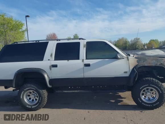 1995 Chevrolet Suburban с VIN 1GNFK16K9SJ309229, выставлен на аукционе IAAI как лот 42028356 с пробегом Не указан миль и . История ставок и продаж доступна на DreamBid. Изображение 13.