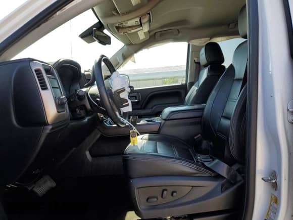 2017 GMC Sierra 1500 Denali z VIN 3GTP1PEC9HG357840, wystawiony jako Copart lot #67309804 z przebiegiem 85 723 mil mil oraz Szkoda całkowita • Salvage title. Historia ofert i sprzedaży dostępna na DreamBid. Obrazek 7.