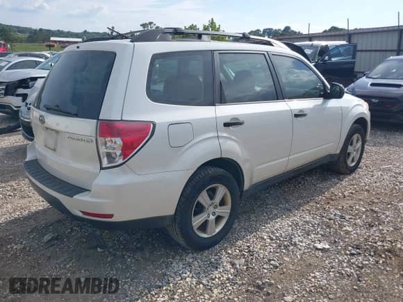 2012 Subaru Forester X z VIN JF2SHBBC1CH408227, wystawiony jako IAAI lot #43340278 z przebiegiem 201 042 mil mil oraz . Historia ofert i sprzedaży dostępna na DreamBid. Obrazek 4.