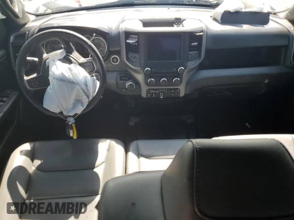 2024 Ram 1500 Tradesman z VIN 1C6RRECT8RN231817, wystawiony jako Copart lot #63057625 z przebiegiem 53 092 mil mil oraz Szkoda całkowita • Salvage title. Historia ofert i sprzedaży dostępna na DreamBid. Obrazek 8.