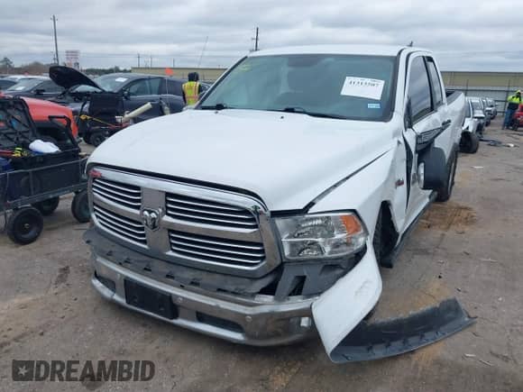 2018 Ram 1500 Big Horn z VIN 1C6RR7GT8JS311940, wystawiony jako IAAI lot #41313507 z przebiegiem 116 678 mil mil oraz . Historia ofert i sprzedaży dostępna na DreamBid. Obrazek 2.