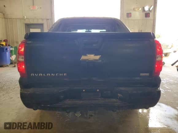 2008 Chevrolet Avalanche LTZ with VIN 3GNEC12008G191840, listed as a Copart auction lot 71584094 with 208,235 mi miles and Salvage title. Bid and sale history available at DreamBid. Image 6.