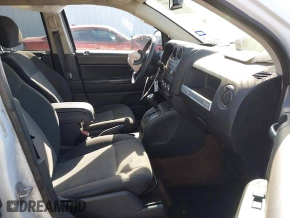 2017 Jeep Compass Sport с VIN 1C4NJCBA5HD123887, выставлен на аукционе IAAI как лот 41996849 с пробегом 145 477 миль миль и . История ставок и продаж доступна на DreamBid. Изображение 5.