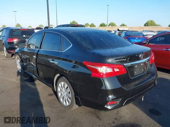 2017 Nissan Sentra SV z VIN 3N1AB7AP7HY410785, wystawiony jako IAAI lot #43384297 z przebiegiem 55 858 mil mil oraz . Historia ofert i sprzedaży dostępna na DreamBid. Obrazek 3.