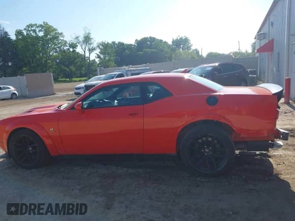 2022 Dodge Challenger R/T Scat Pack Widebody z VIN 2C3CDZFJ3NH254704, wystawiony jako IAAI lot #42648108 z przebiegiem 14 405 mil mil oraz . Historia ofert i sprzedaży dostępna na DreamBid. Obrazek 14.