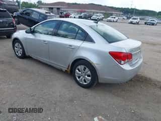 2012 Chevrolet Cruze LS z VIN 1G1PD5SH3C7322154, wystawiony jako IAAI lot #42698052 z przebiegiem 312 370 mil mil oraz . Historia ofert i sprzedaży dostępna na DreamBid. Obrazek 3.