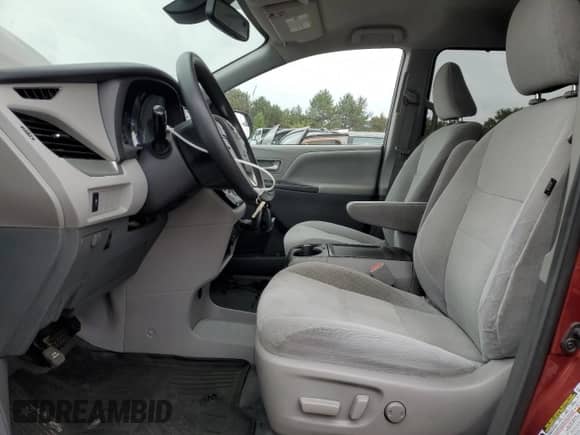 2019 Toyota Sienna LE with VIN 5TDJZ3DC4KS221083, listed as a Copart auction lot 85360625 with 122,001 mi miles and Salvage title. Bid and sale history available at DreamBid. Image 7.