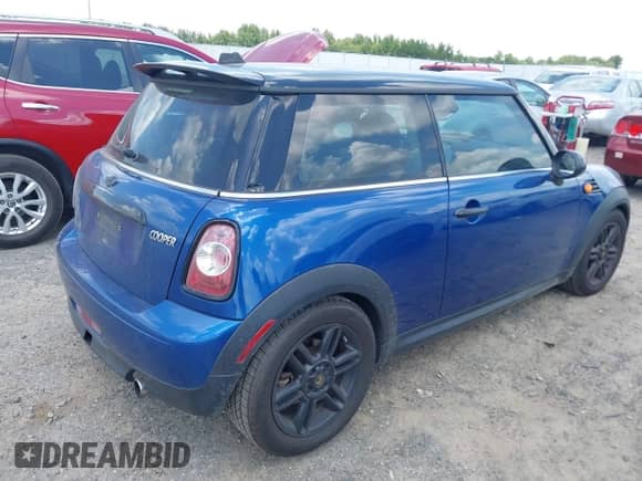 2012 MINI Hardtop with VIN WMWSU3C51CT543315, listed as a IAAI auction lot 42802820 with 156,549 mi miles and . Bid and sale history available at DreamBid. Image 4.