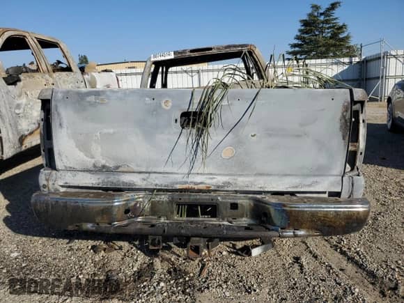 2000 Chevrolet Silverado 2500 LS с VIN 1GCGK29U2YE139846, выставлен на аукционе Copart как лот 80744514 с пробегом Не указан миль и На запчасти • Non repairable. История ставок и продаж доступна на DreamBid. Изображение 6.