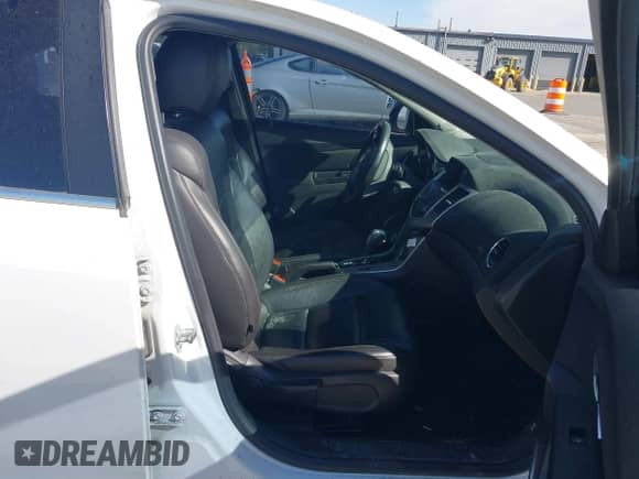 2014 Chevrolet Cruze Diesel with VIN 1G1P75SZ0E7100075, listed as a IAAI auction lot 43389906 with 199,606 mi miles and . Bid and sale history available at DreamBid. Image 5.