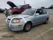 2005 Hyundai Accent GLS z VIN KMHCG35C75U354574, wystawiony jako Copart lot #74931444 z przebiegiem 141 013 mil mil oraz Szkoda całkowita • Salvage title. Historia ofert i sprzedaży dostępna na DreamBid. Obrazek 1.