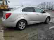 2012 Chevrolet Sonic LT z VIN 1G1JD5SB1C4121811, wystawiony jako Copart lot #82346884 z przebiegiem 159 748 mil mil oraz Czysty tytuł • Clean title. Historia ofert i sprzedaży dostępna na DreamBid. Obrazek 3.