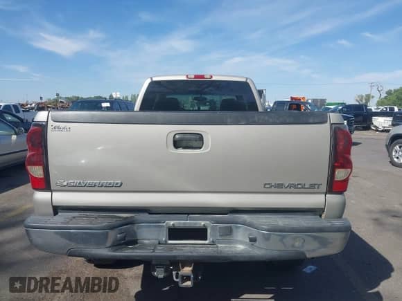 2004 Chevrolet Silverado 2500HD LS with VIN 1GCHK29U04E120100, listed as a IAAI auction lot 42543989 with 133,496 mi miles and . Bid and sale history available at DreamBid. Image 16.