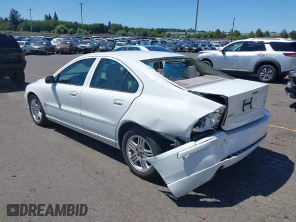 2005 Volvo S60 с VIN YV1RS592452432485, выставлен на аукционе IAAI как лот 42663011 с пробегом 177 739 миль миль и . История ставок и продаж доступна на DreamBid. Изображение 3.