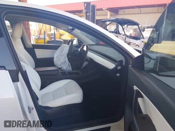2021 Tesla Model Y Long Range с VIN 5YJYGDEE2MF161838, выставлен на аукционе IAAI как лот 43250955 с пробегом 97 847 миль миль и . История ставок и продаж доступна на DreamBid. Изображение 5.