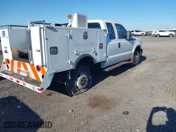 2015 Ford F-250 XLT with VIN 1FT7X2B61FEC58692, listed as a IAAI auction lot 43199679 with 267,050 mi miles and . Bid and sale history available at DreamBid. Image 4.