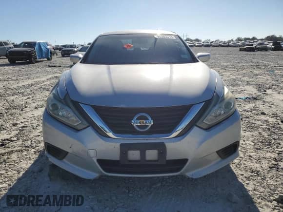 2016 Nissan Altima S z VIN 1N4AL3AP2GC238245, wystawiony jako Copart lot #85303315 z przebiegiem 228 457 mil mil oraz Czysty tytuł • Clean title. Historia ofert i sprzedaży dostępna na DreamBid. Obrazek 5.