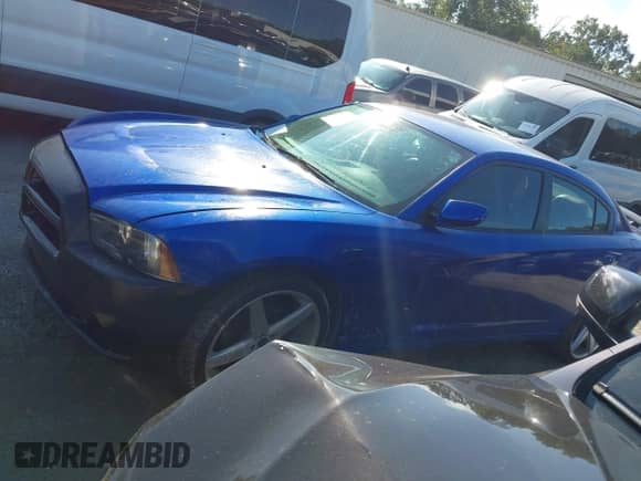 2014 Dodge Charger SXT with VIN 2C3CDXHG9EH369698, listed as a IAAI auction lot 43302967 with 290,101 mi miles and . Bid and sale history available at DreamBid. Image 14.