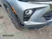 2025 Chevrolet TrailBlazer ACTIV z VIN KL79MSSL4SB104364, wystawiony jako IAAI lot #42217302 z przebiegiem 4 637 mil mil oraz . Historia ofert i sprzedaży dostępna na DreamBid. Obrazek 21.