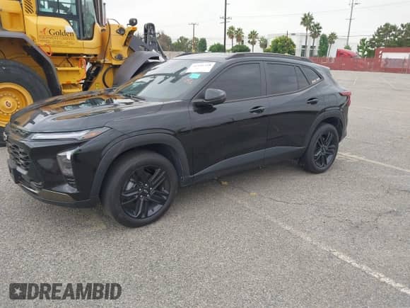 2024 Chevrolet Trax ACTIV z VIN KL77LKE23RC078423, wystawiony jako IAAI lot #41916958 z przebiegiem Nie podano mil oraz . Historia ofert i sprzedaży dostępna na DreamBid. Obrazek 2.