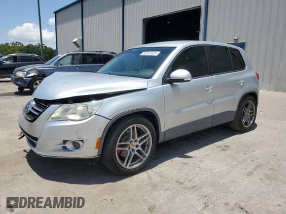 2010 Volkswagen Tiguan S с VIN WVGCV7AX3AW535174, выставлен на аукционе Copart как лот 58187025 с пробегом 177 967 миль миль и Списание • Salvage title. История ставок и продаж доступна на DreamBid. Изображение 1.
