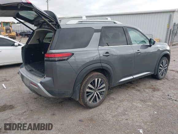 2022 Nissan Pathfinder Platinum with VIN 5N1DR3DG0NC266930, listed as a IAAI auction lot 43238816 with 83,204 mi miles and . Bid and sale history available at DreamBid. Image 4.