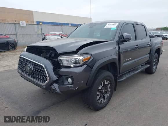 2018 Toyota Tacoma SR5 с VIN 3TMAZ5CN2JM066370, выставлен на аукционе IAAI как лот 42311459 с пробегом 99 496 миль миль и . История ставок и продаж доступна на DreamBid. Изображение 2.