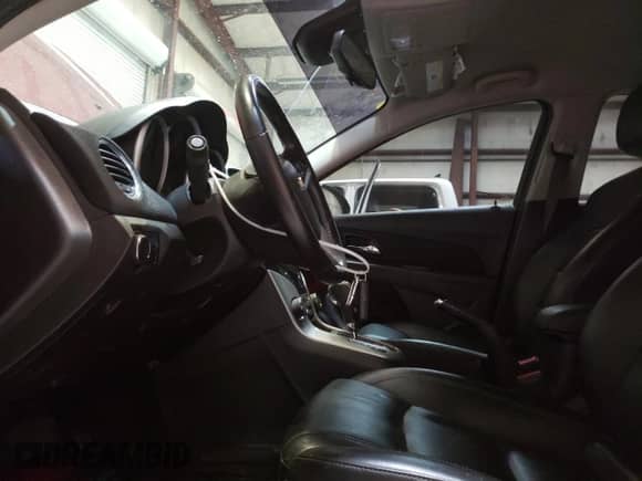 2015 Chevrolet Cruze LT z VIN 1G1PE5SB8F7175939, wystawiony jako Copart lot #37310603 z przebiegiem 113 726 mil mil oraz Szkoda całkowita • Salvage title. Historia ofert i sprzedaży dostępna na DreamBid. Obrazek 7.