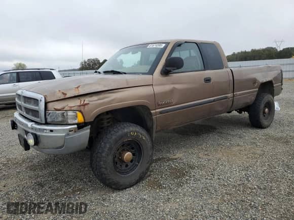 2001 Dodge 2500 with VIN 1B7KF23631J529098, listed as a Copart auction lot 81674595 with 400,626 mi miles and Salvage title. Bid and sale history available at DreamBid. Image 1.