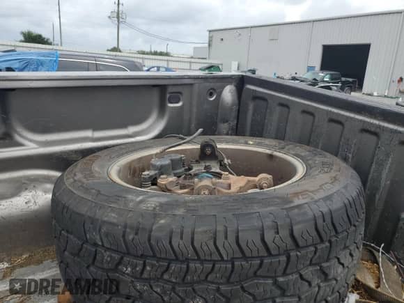 2007 GMC Sierra 1500 SLE1 z VIN 3GTEC13C37G557242, wystawiony jako Copart lot #72013165 z przebiegiem 337 024 mil mil oraz Szkoda całkowita • Salvage title. Historia ofert i sprzedaży dostępna na DreamBid. Obrazek 12.