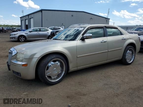 2006 Chrysler 300 Touring с VIN 2C3KA53G76H515940, выставлен на аукционе Copart как лот 70494475 с пробегом 181 327 миль миль и Списание • Salvage title. История ставок и продаж доступна на DreamBid. Изображение 1.
