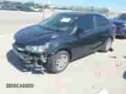 2017 Chevrolet Sonic LS z VIN 1G1JB5SH9H4145694, wystawiony jako IAAI lot #42824555 z przebiegiem 83 688 mil mil oraz . Historia ofert i sprzedaży dostępna na DreamBid. Obrazek 2.