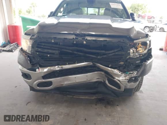 2020 Ram 1500 Big Horn z VIN 1C6RREBT7LN121222, wystawiony jako IAAI lot #42623464 z przebiegiem 153 018 mil mil oraz . Historia ofert i sprzedaży dostępna na DreamBid. Obrazek 6.