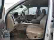 2012 Dodge RAM z VIN 3C6TD4DL5CG147077, wystawiony jako Copart lot #46267705 z przebiegiem 183 204 mil mil oraz Szkoda całkowita • Salvage title. Historia ofert i sprzedaży dostępna na DreamBid. Obrazek 7.
