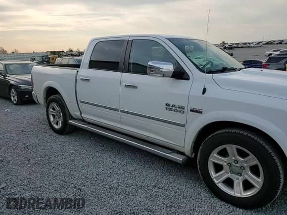 2015 Ram 1500 Laramie Limited z VIN 1C6RR7PT2FS540380, wystawiony jako Copart lot #53051145 z przebiegiem 162 072 mil mil oraz Szkoda całkowita • Salvage title. Historia ofert i sprzedaży dostępna na DreamBid. Obrazek 11.