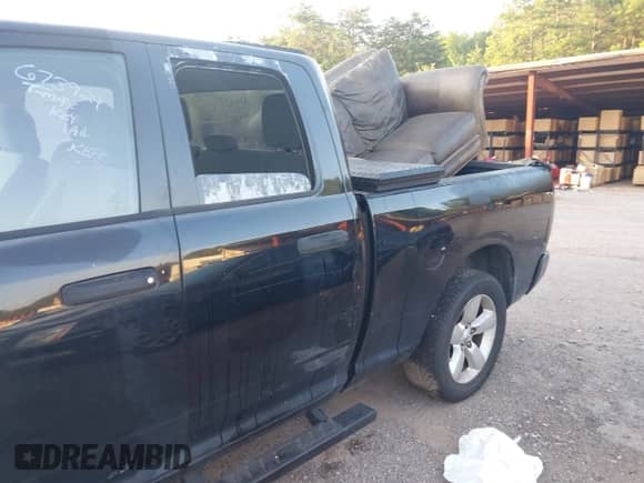 2013 Ram 1500 Express z VIN 1C6RR6FTXDS673929, wystawiony jako IAAI lot #42645208 z przebiegiem 160 784 mil mil oraz . Historia ofert i sprzedaży dostępna na DreamBid. Obrazek 6.